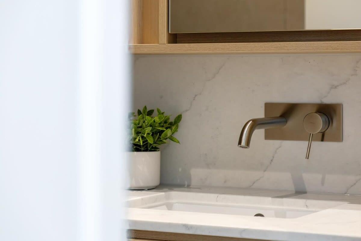 Luxury In Hemingway Palm Apartment