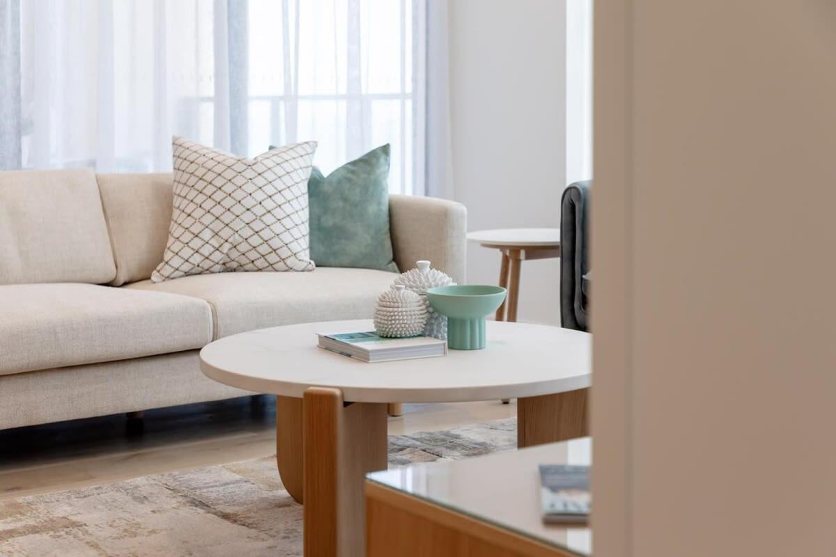 Luxury In Hemingway Palm *