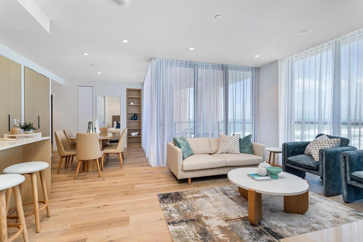 Luxury In Hemingway Palm Gold Coast